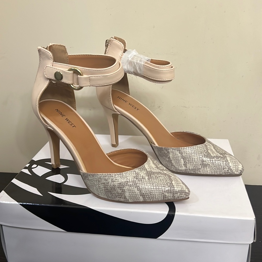 Powder pink snakeskin shoes Sz 7.5